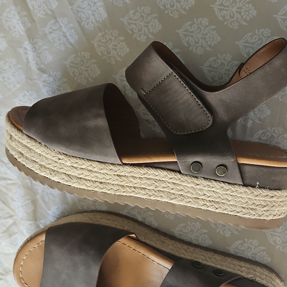 Soda Women's Tan Wedge Sandals - Picture 5 of 8